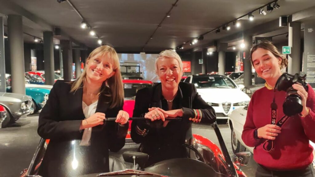 Donne e motori dietro le quinte. Guarda la gallery