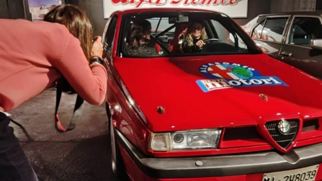 Donne e motori dietro le quinte. Guarda la gallery