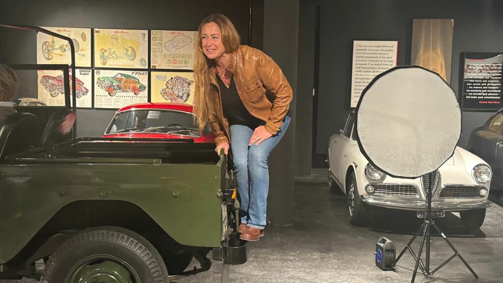 Donne e motori dietro le quinte. Guarda la gallery