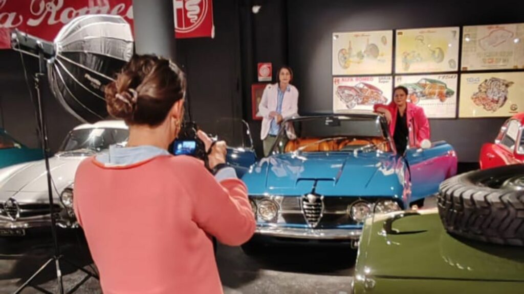 Donne e motori dietro le quinte. Guarda la gallery