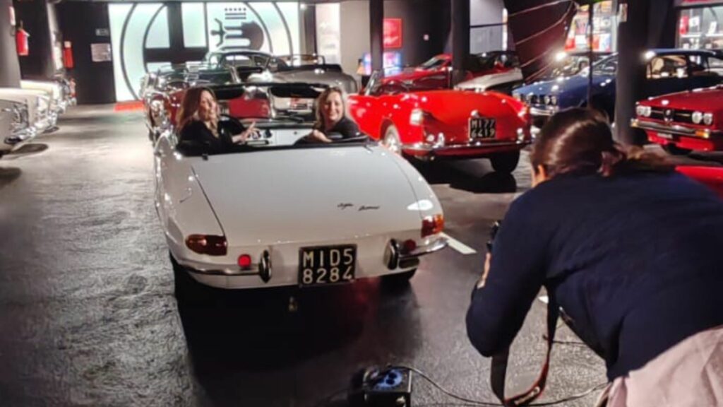 Donne e motori dietro le quinte. Guarda la gallery