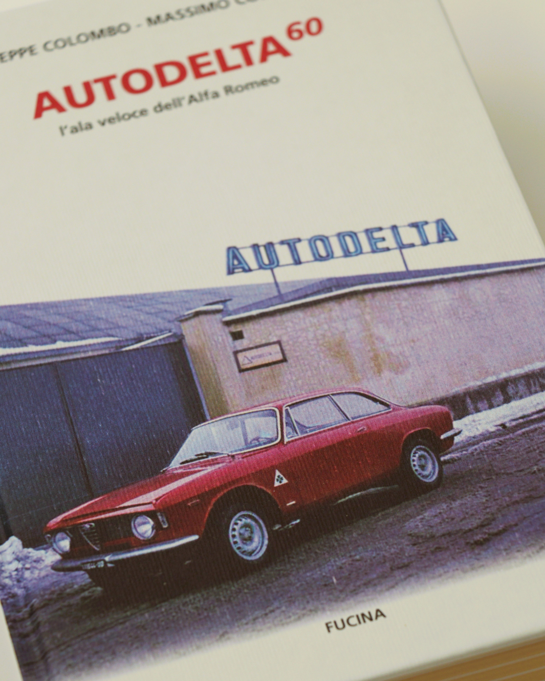 Foto 1.10: un primo piano della plancia della Giulietta del museo F.lli Cozzi realizzato dal lunotto posteriore. 